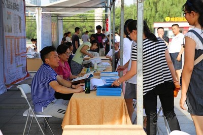 告別迷茫，把握未來(lái)——統(tǒng)一廣場(chǎng)中高考志愿填報(bào)咨詢會(huì)為您導(dǎo)航