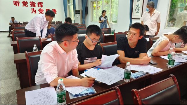 宜賓市南溪區黃沙鎮舉辦高考志愿填報指導公益活動，助力學子精準規劃未來